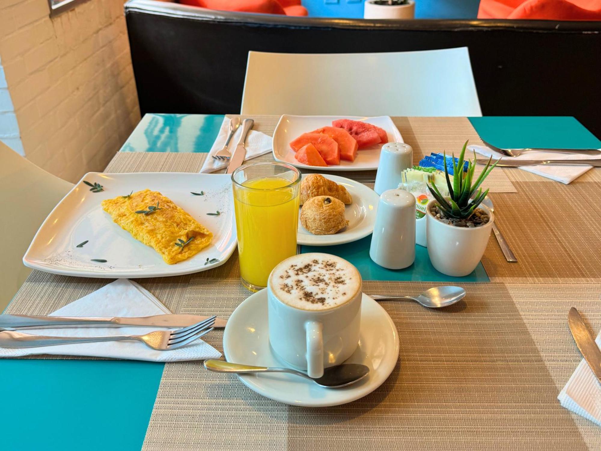 Hotel 104 Art Suites Bogotá Dış mekan fotoğraf